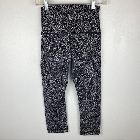 Lululemon Wunder Under Crop Hi-Rise 21" Luon Ripple Jacquard Black White Size 4 - Picture 5 of 8